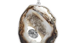 This Agate Black Pendant Is The Ideal Addition to Your Delicate Neckline