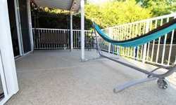 Top Deck Railing Ideas that Work for Warmer Weather