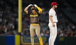 Ha-seong Kim, multi-hit with two doubles A throw error in defense