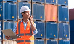 What are the risks of contingent staffing and how to mitigate them?