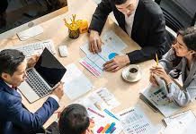 How do companies ensure quality control in contingent staffing?