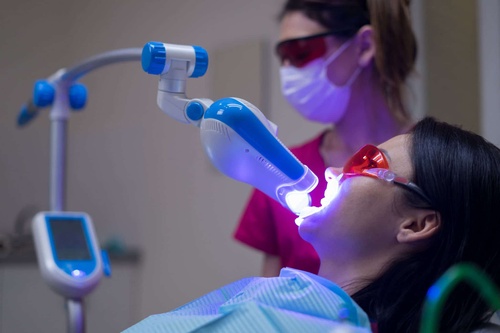 Aesthetic Centre is the Perfect Place for Laser Teeth Whitening: Why?