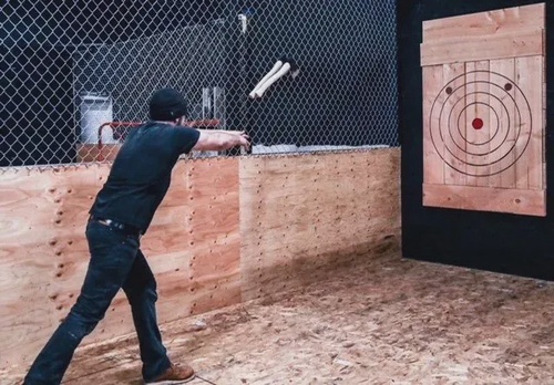 Common Mistakes To Avoid When Participating In Axe Throwing Event