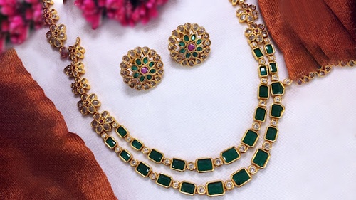 Must-Have Emerald Jewelry In Your Vanity