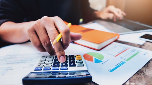 Why Should Businesses Choose Outsourced Accounting Services?