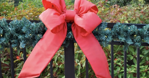 Fence Decorating Ideas for Various Holidays and Seasons