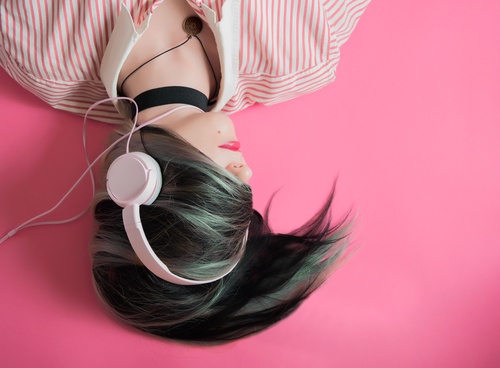 How Listening To Music Can Enhance Your Productivity While Working And Studying