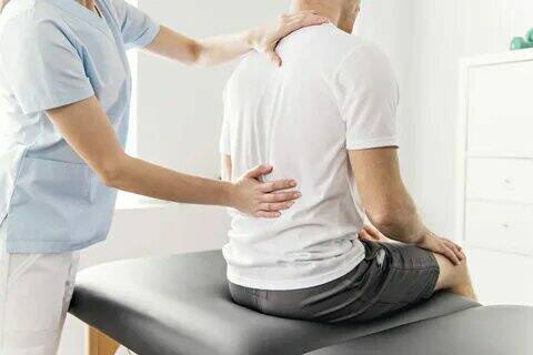 Exploring Chiropractic and Physical Therapy Approaches for Lower Back Pain in Honolulu