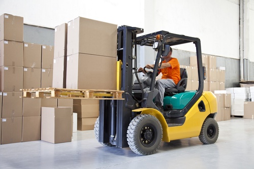 Forklift Rentals: Benefits for Small Businesses