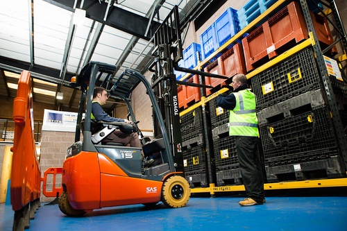 Elevate Efficiency: Choosing the Right Forklift Hire for Your Business