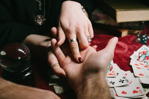 PALMISTRY: AN UNUSUAL PERSPECTIVE ON MAKING DECISIONS