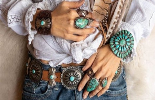 Beyond Blue: Exploring the Healing Power of Turquoise in Jewelry