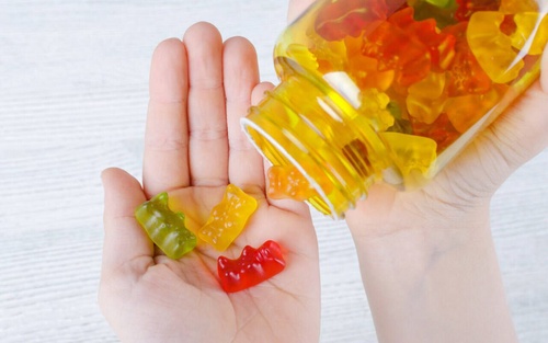 Comparing Delta 8 Gummies and Delta 8 Tinctures: An In-depth Analysis
