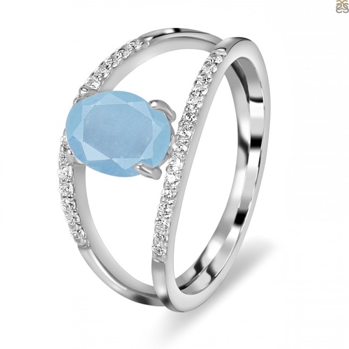 Aquamarine: the blue gemstone and March birthstone