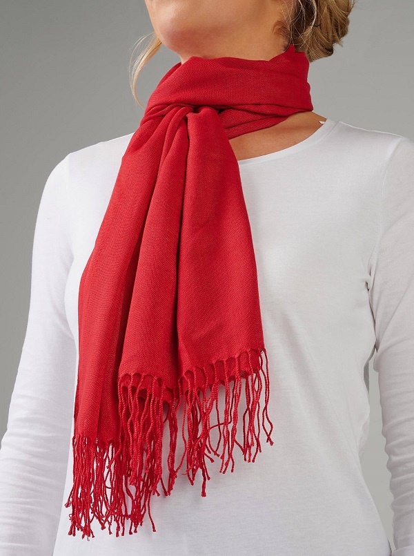 Celebrity Fashion Inspiration: How Celebrities Style Tassel Scarves on the Red Carpet and in their Everyday Looks